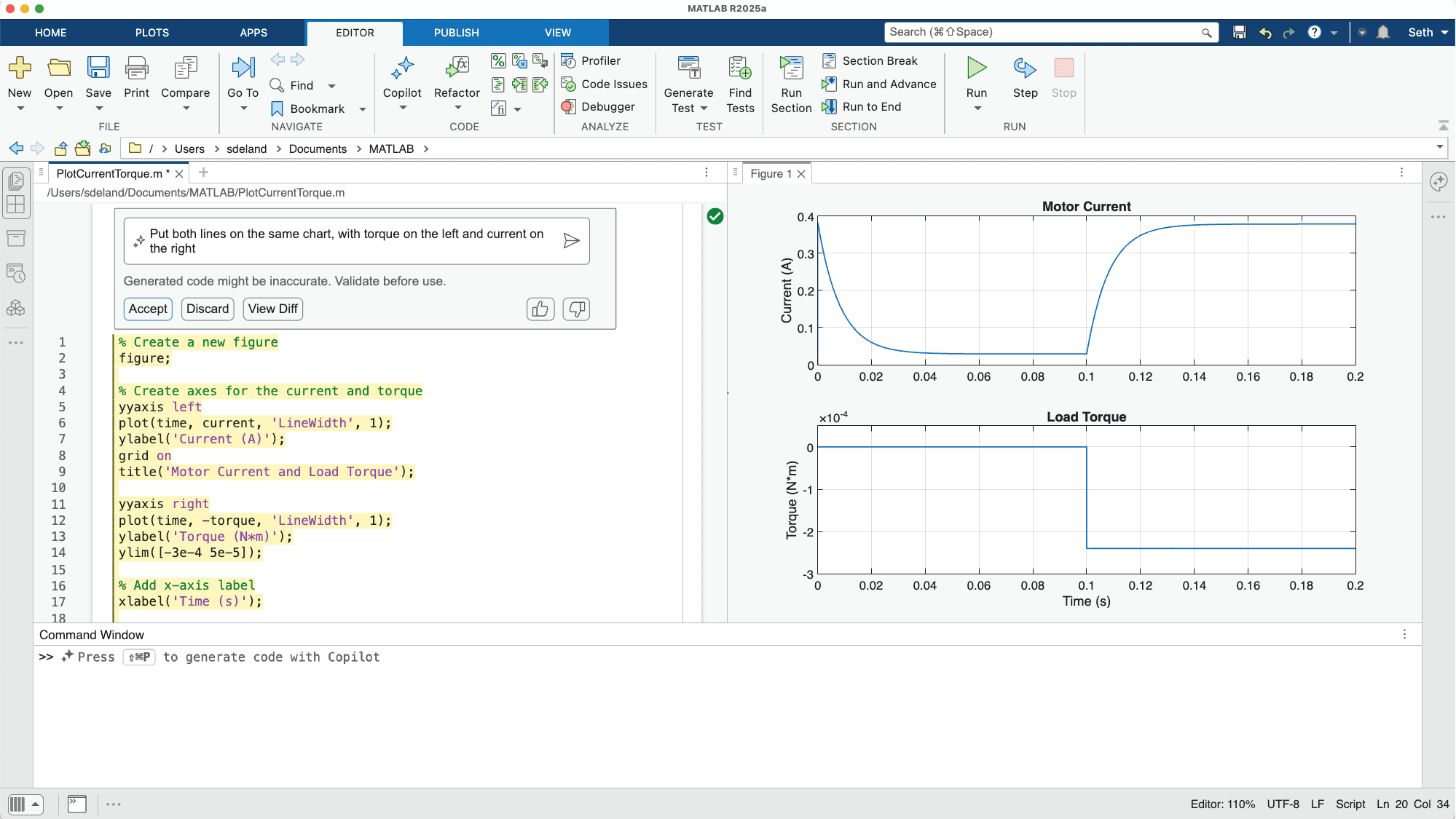 Bitten Sie MATLAB Copilot, Code im Editor und in der Befehlszeile zu generieren. Screenshot des MATLAB Desktops mit zwei separaten Diagrammen für Strom und Drehmoment, einer Eingabeaufforderung, die beide Werte im selben Diagramm anfordert, und neu generiertem Code, der die gewünschte Änderung implementiert.