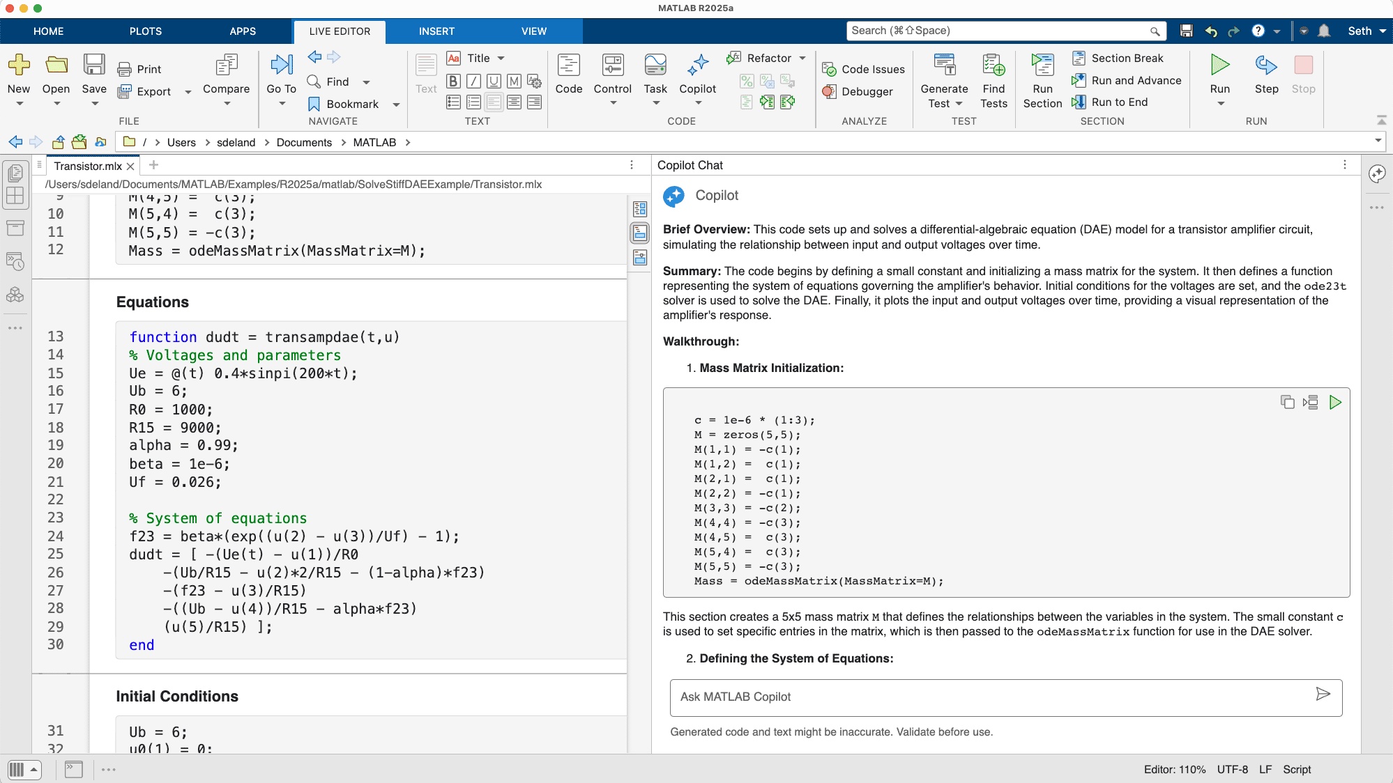 MATLAB Copilot erklärt Code anhand von einer Übersicht, einer Zusammenfassung und einer Schritt-für-Schritt-Anleitung. Screenshot des MATLAB Desktops mit einem Skript zur Lösung eines differenzial-algebraischen Gleichungsmodells für eine Transistorverstärkerschaltung. MATLAB Copilot bietet im rechten Fensterbereich eine kurze Übersicht, eine Zusammenfassung und eine Schritt-für-Schritt-Anleitung zum Code.