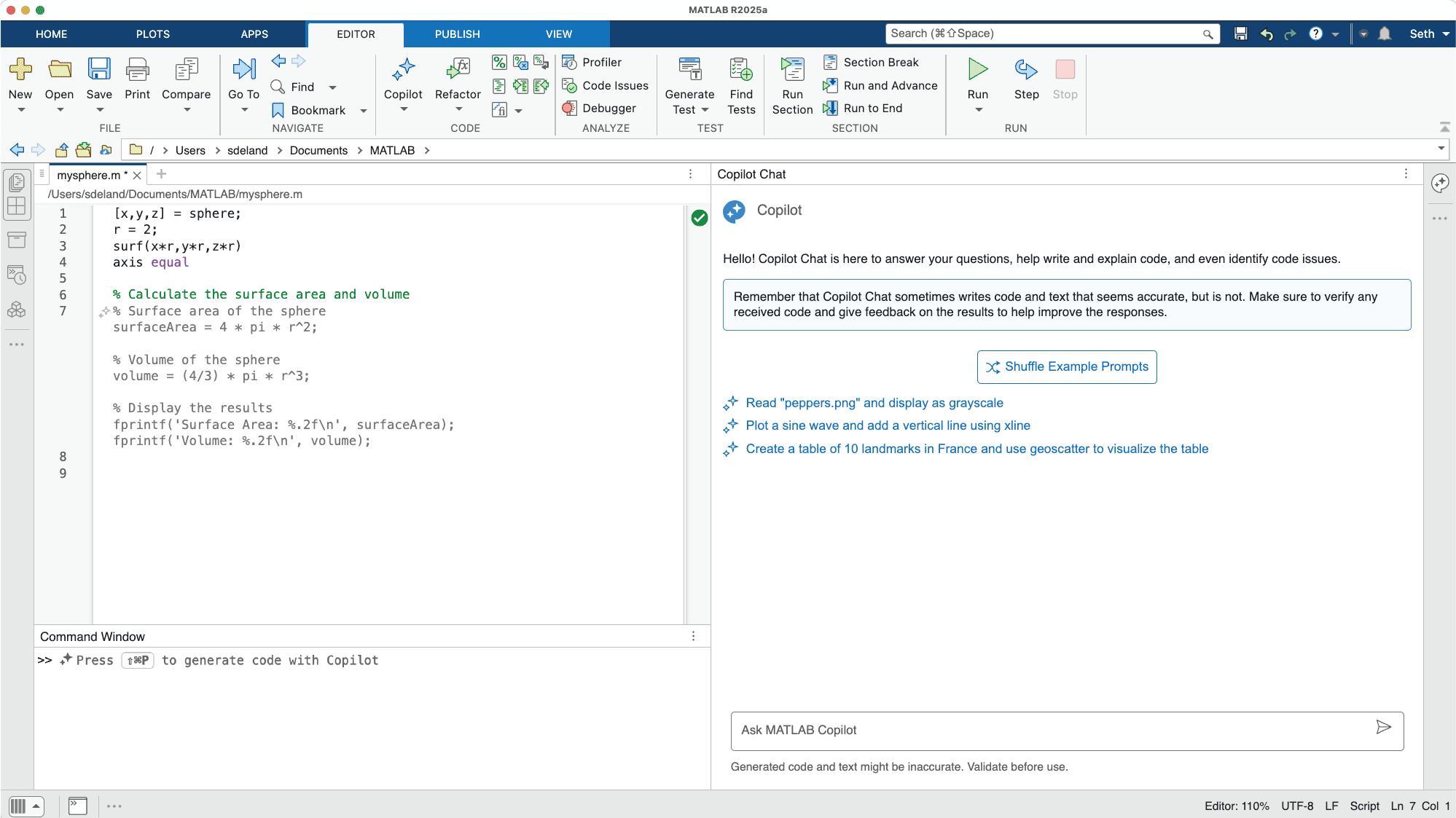 MATLAB Copilot generiert Code-Vorhersagen auf der Grundlage des aktuellen Codes Screenshot eines MATLAB Desktops, der ein Skript zur Berechnung des Flächeninhalts und des Volumens einer Kugel berechnet, einschließlich des von MATLAB Copilot vorgeschlagenen Codes.